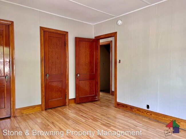 Building Photo - 3 br, 1.5 bath House - 83 South Main St.