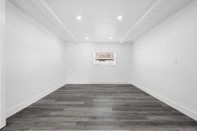 Building Photo - 1650 NW 9th St
