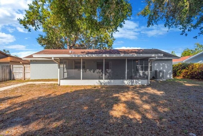 Building Photo - 3Br 2BA Home in Brandon, FL - New Paint and Carpet