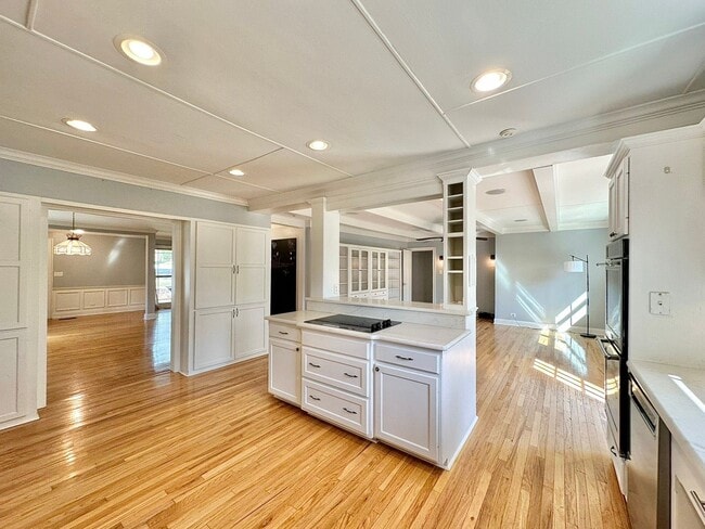 Building Photo - Spacious 4 Bedroom in the Heart of Tyler! Available Now!