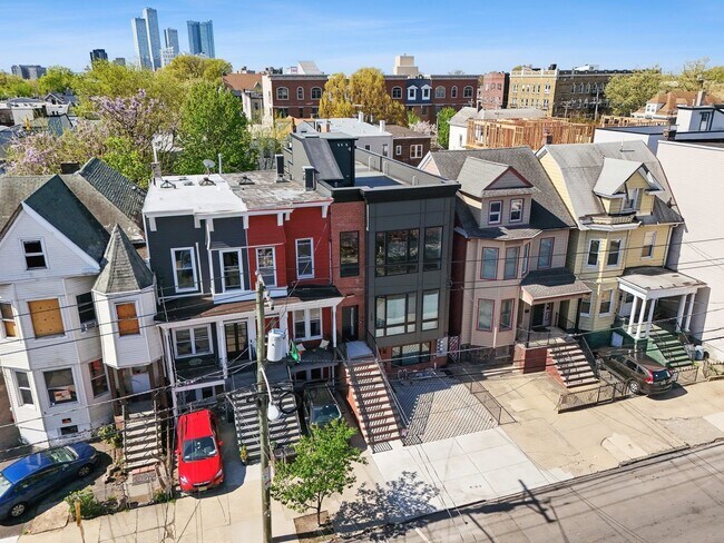 Building Photo - 169 Bowers St