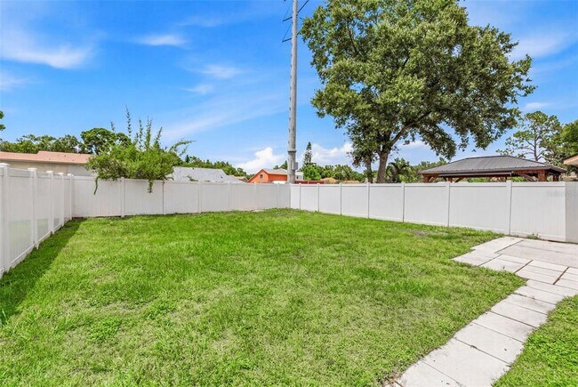 Building Photo - 3257 Laurel Dale Dr