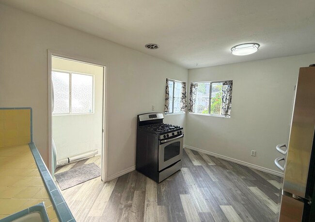 Building Photo - 4623-25 Mississippi St