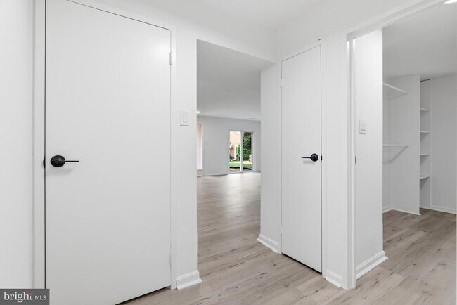Building Photo - 4533 Logsdon Dr