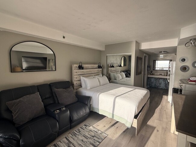 Building Photo - Ocean FRONT Studio! Amazing and must see! DEPOSIT-FREE Renting option thru OBLIGO! Deposit Altern...