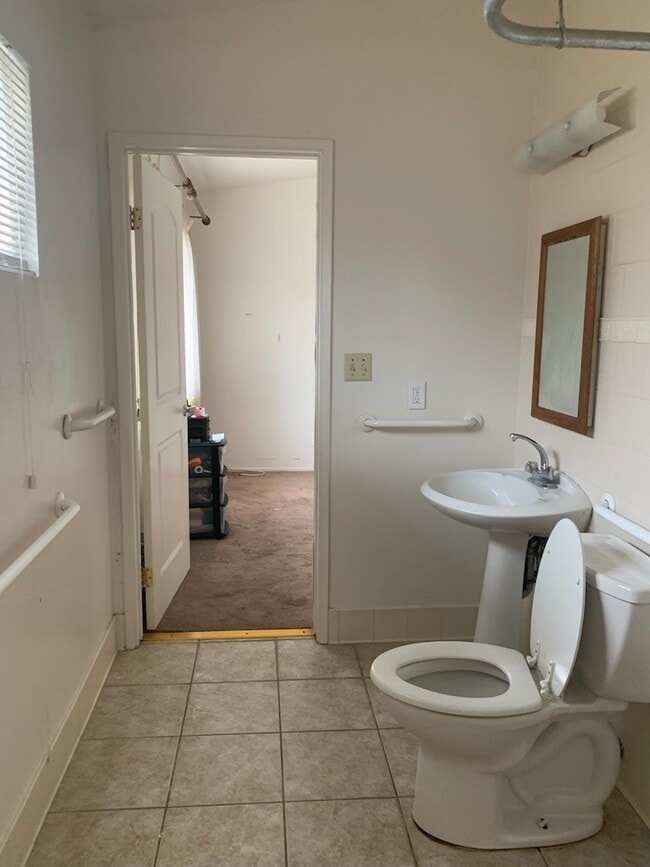 Building Photo - 925 Camino Lindo