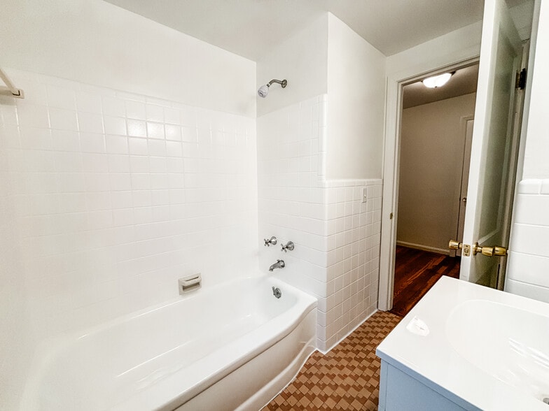 Bathroom - 6114 Dryden Ave