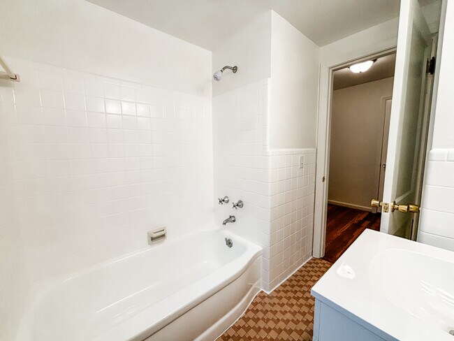 Bathroom - 6114 Dryden Ave