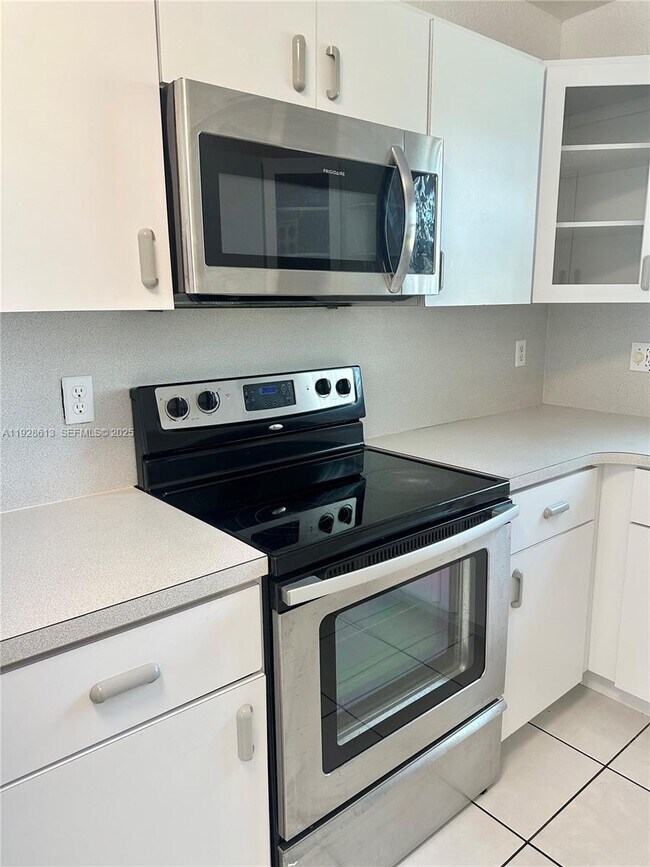 Building Photo - 12500 SW 251st Terrace