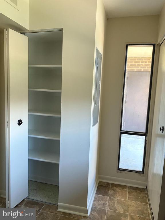 Building Photo - 15702 Dorset Rd