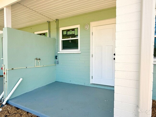 Building Photo - 748-750 Bethune St