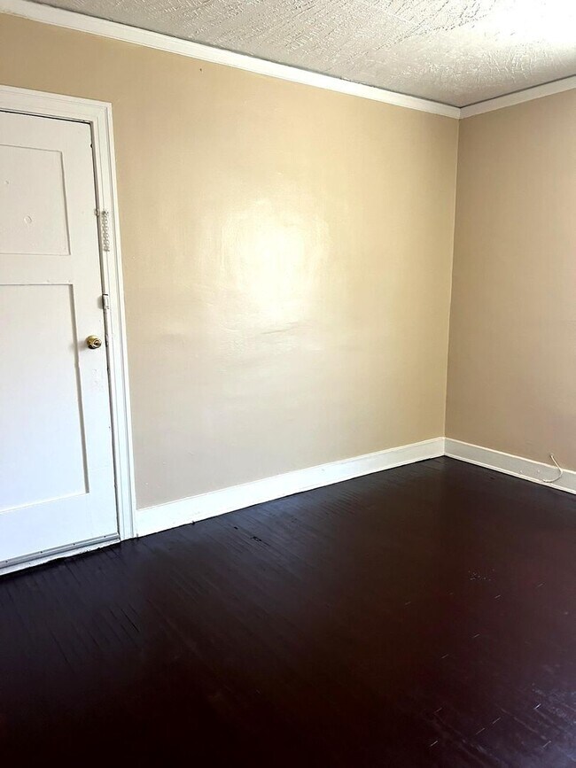 Building Photo - 3rd Ave Duplex