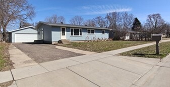 Building Photo - 2212 Bartlett Ave