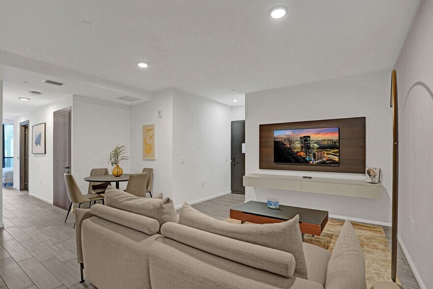 Building Photo - 398 NE 5th St