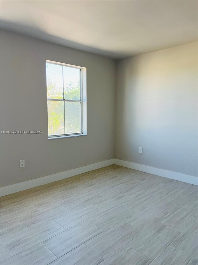 Building Photo - 380 NW 85th Pl