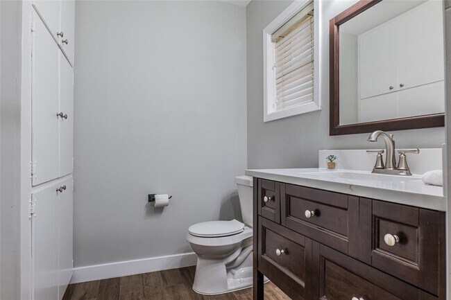 Building Photo - 9014 Slayton Dr