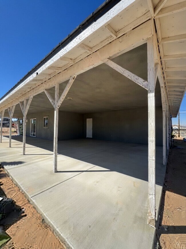 Building Photo - 17499 Sequoia St