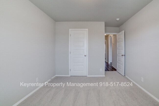 Building Photo - Beautiful 3 Bedroom, 2 Bath Recently Built Home in BA