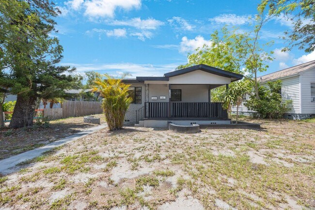 Building Photo - 1230 9th Ave S