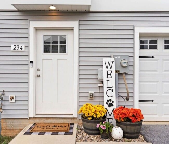 Building Photo - Dallastown Schools! Beautiful 3 Bedroom, 2.5 Bath Townhome.