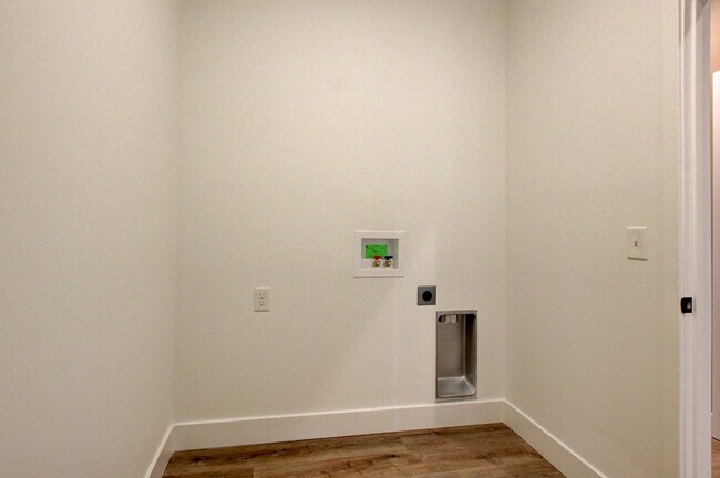 Building Photo - 102 Rosenwald St