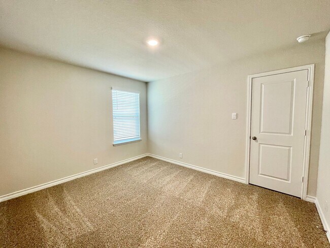 Building Photo - FOR RENT | 4 Bed • 2 Bath in Langdon