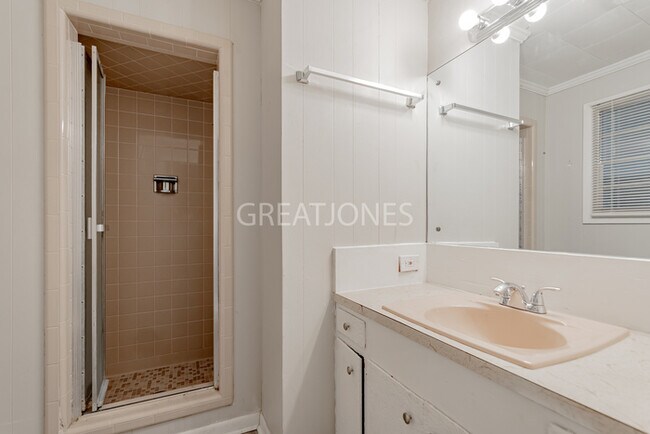 Building Photo - 218 N Lee St