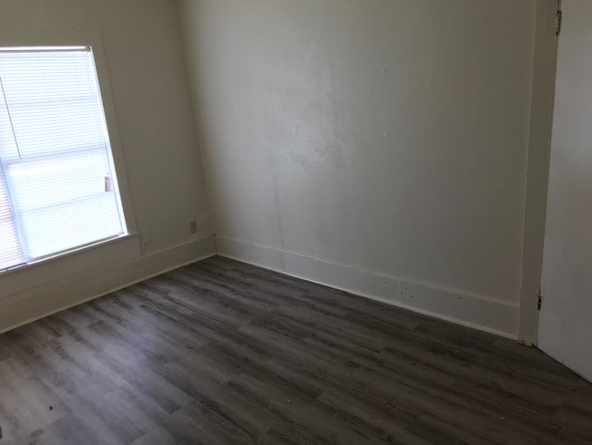 Building Photo - 201 N Main St