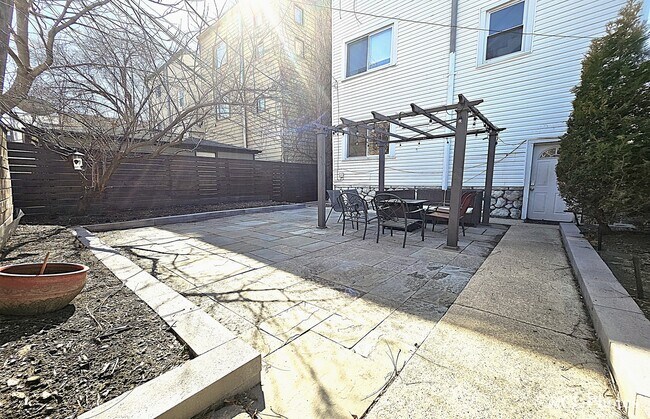 Building Photo - 2307 N Spaulding Ave