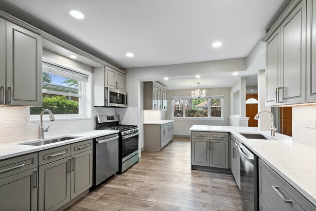 Building Photo - 3001 W Chase Ave