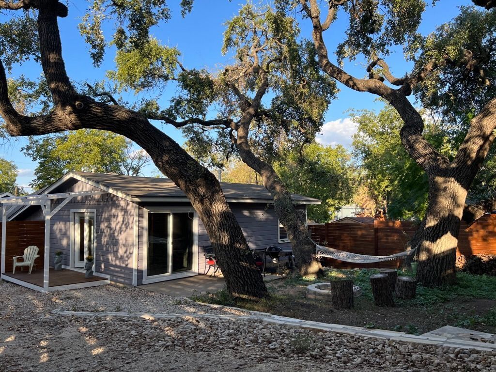 Building Photo - 211 Lessin Ln