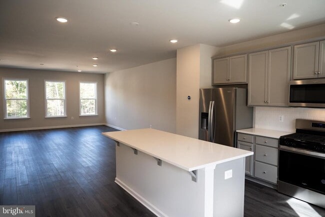 Building Photo - 238 Mainstream Dr