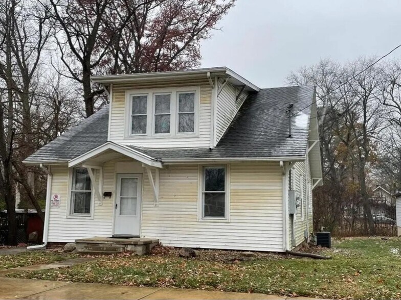 Building Photo - 1028 9th St