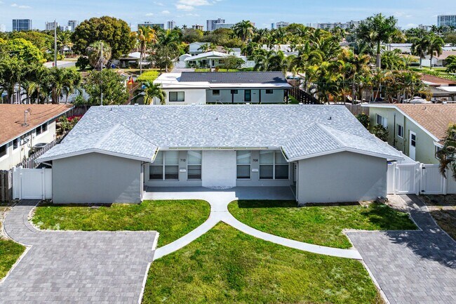 Building Photo - 708 NE 23rd Ave