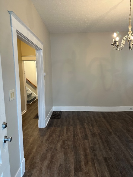 Building Photo - 303 S Alta Ave