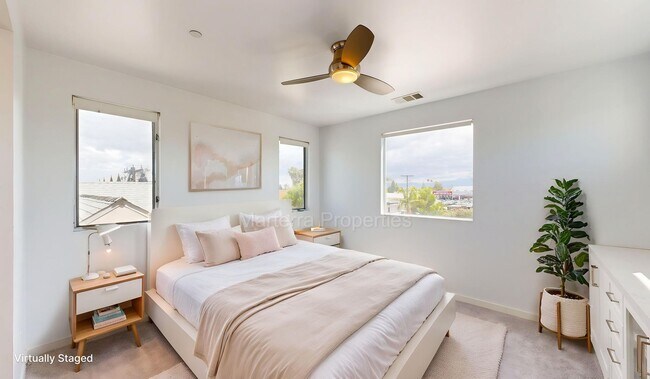 Building Photo - Modern Light-Filled Costa Mesa Home with Designer Kitchen