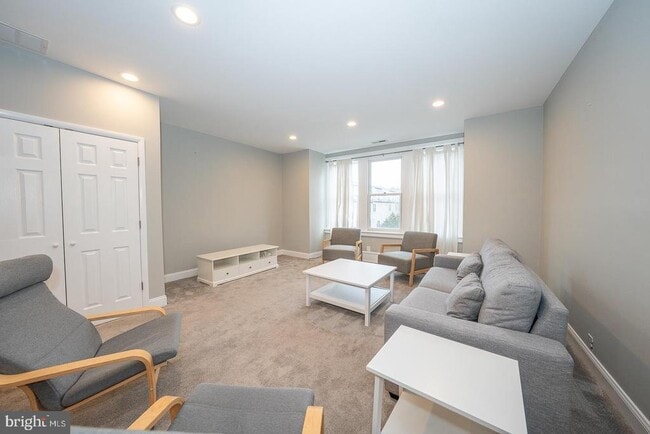 Building Photo - 524 S 3rd St