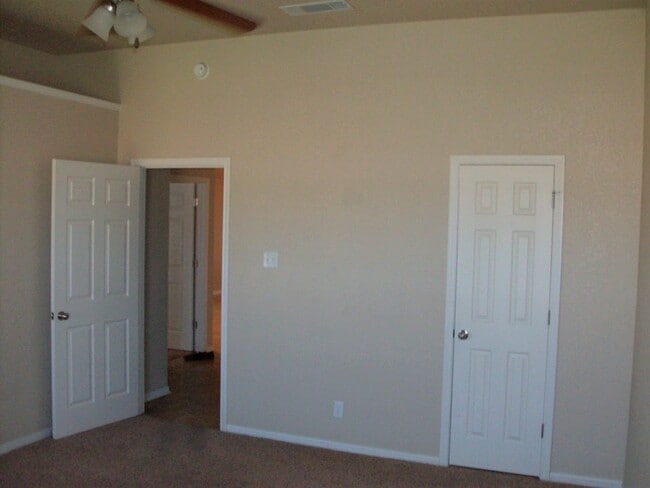 Building Photo - 2 Bed/2 Bath Duplex in Trimmier Estates!