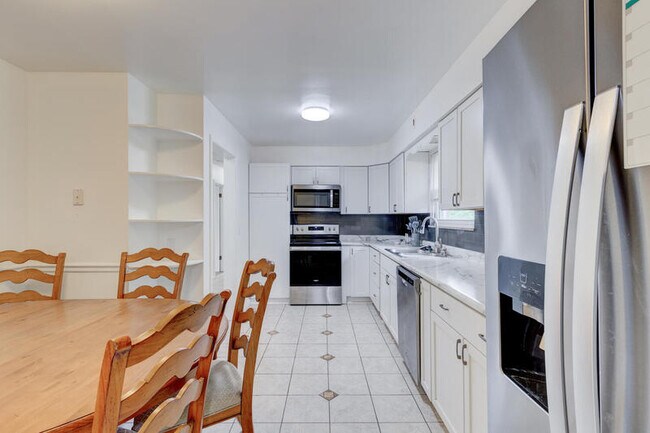 Building Photo - 5280 Thornleigh Drive