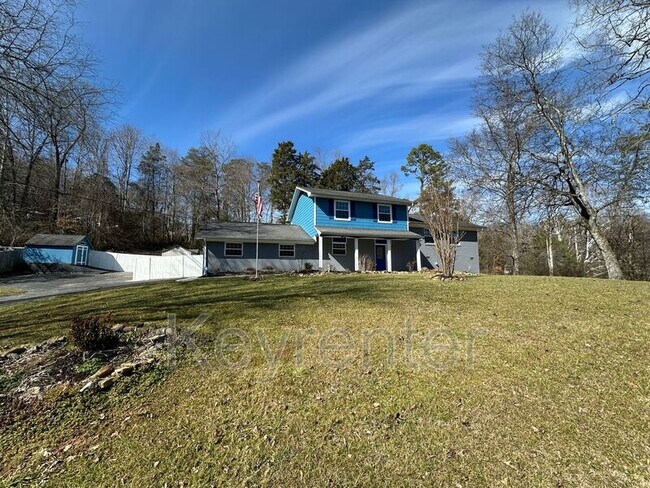 Building Photo - 300 Jefferson Ln