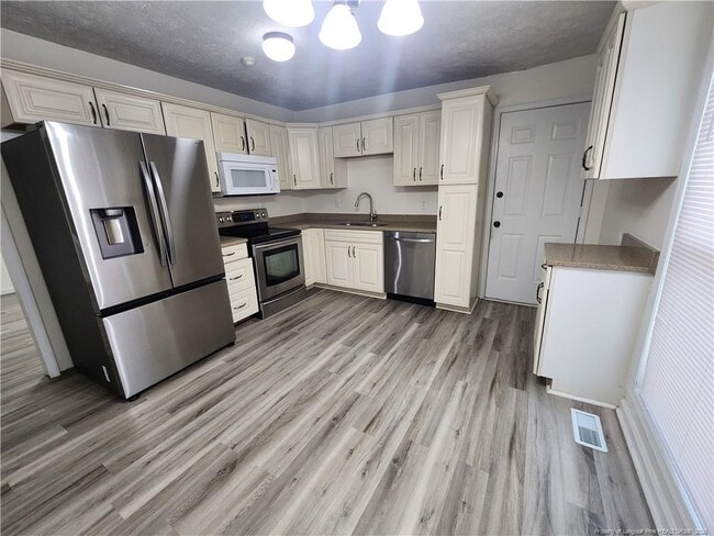 Building Photo - 5521 Deep Hollow Ct
