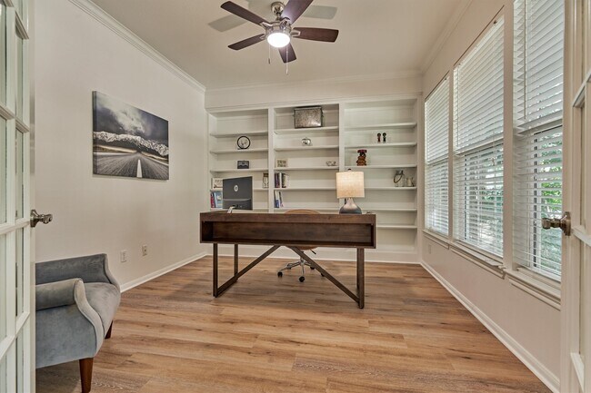 Building Photo - 10 E Sterling Pond Cir