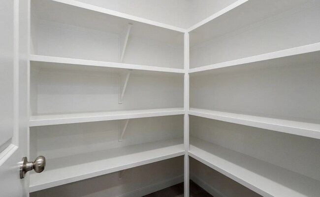 Building Photo - Like New 3 Bedroom Home - Hills of Olde Savannah