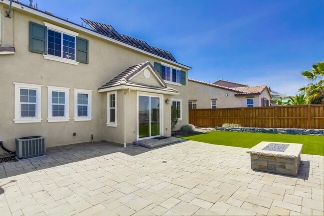 Building Photo - Beautiful Sky Ranch home with Spectacular Views!