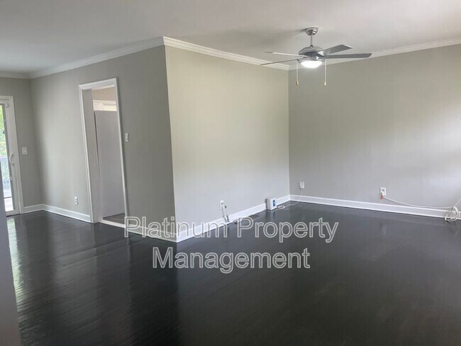 Building Photo - 3485 Maplehurst Dr
