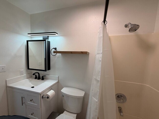 Building Photo - 2000 Blueberry St