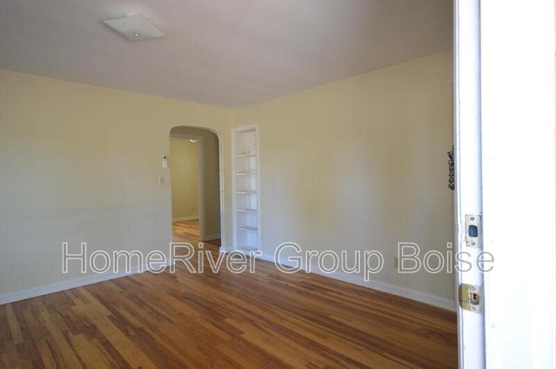 Building Photo - 207 Beach St