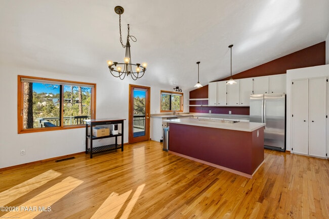 Building Photo - 2255 Pine Dr