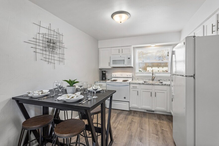 Building Photo - 928 W Browning St