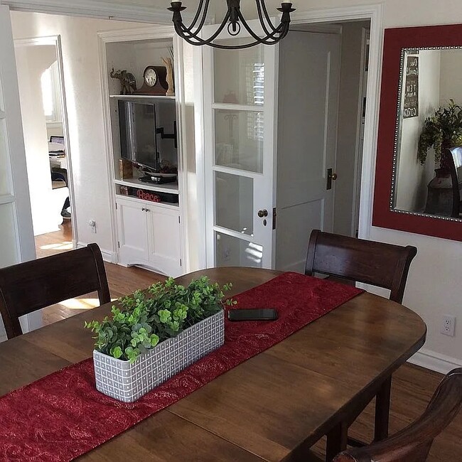 Building Photo - 304 Nevada Way